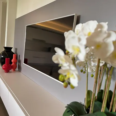 La Lakeview - Garden & Pool Apartment